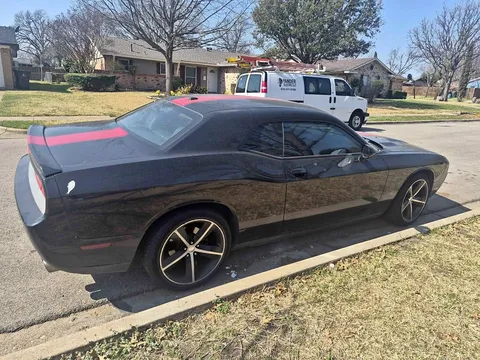 2013 Dodge Challenger SE Coupe 2D