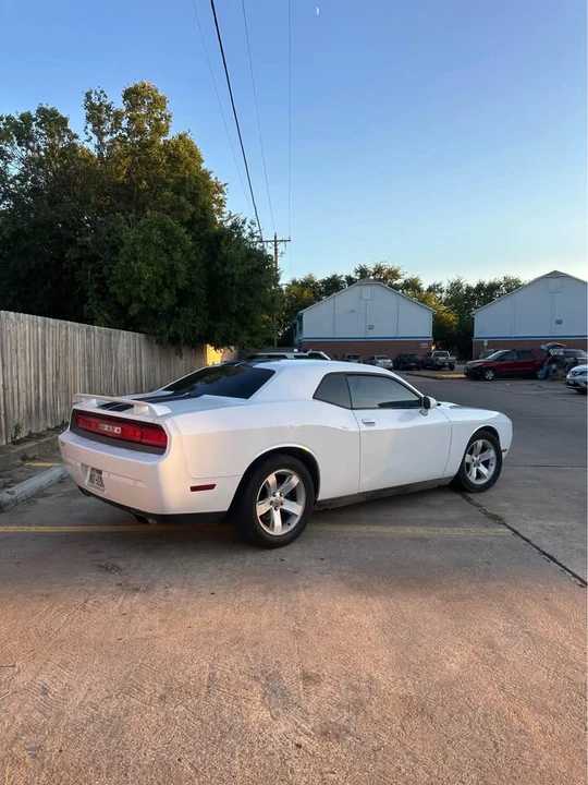 2013 Dodge Challenger 3rd Gen - Image 6 of 16