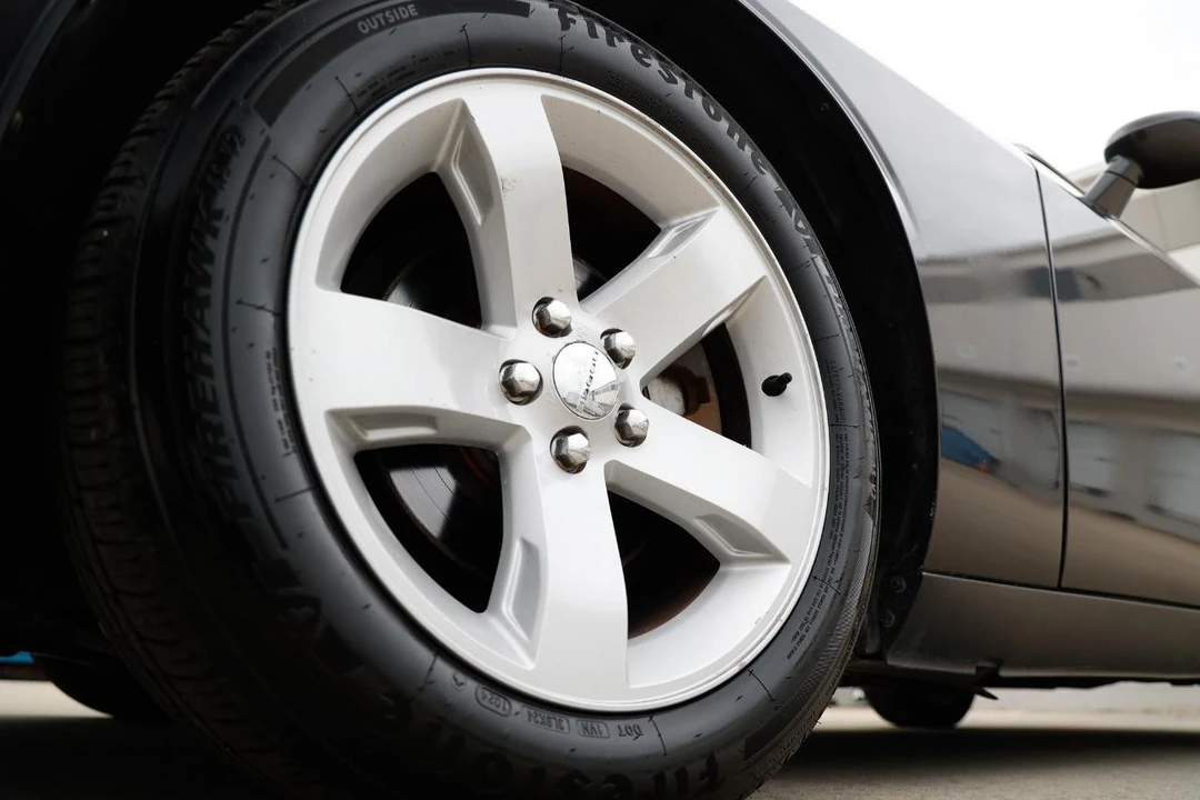 2013 Dodge Challenger 3rd Gen - Image 29 of 31