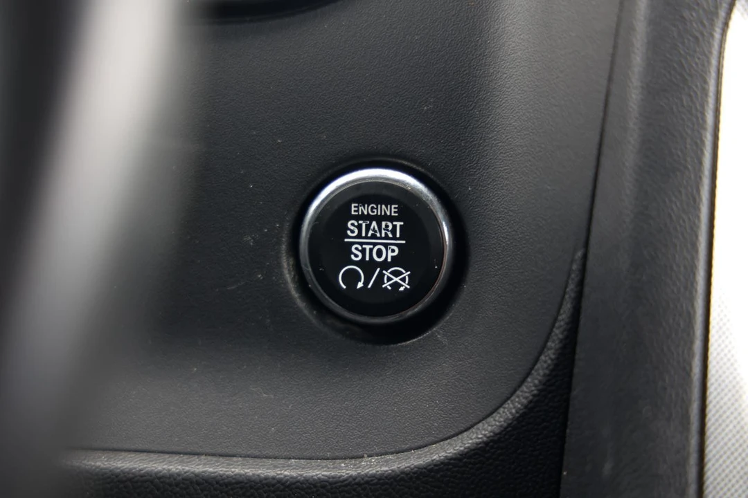 2013 Dodge Challenger 3rd Gen - Image 28 of 31