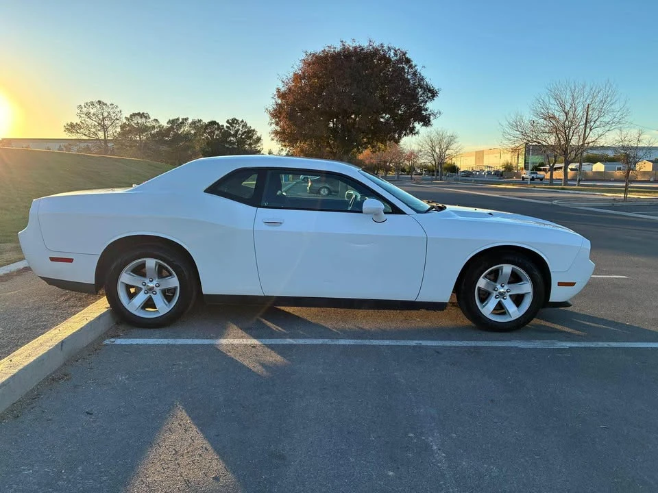 2013 Dodge Challenger 3rd Gen - Image 10 of 16