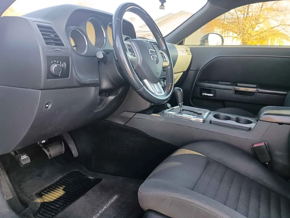 2013 Dodge Challenger 3rd Gen - Image 6 of 10