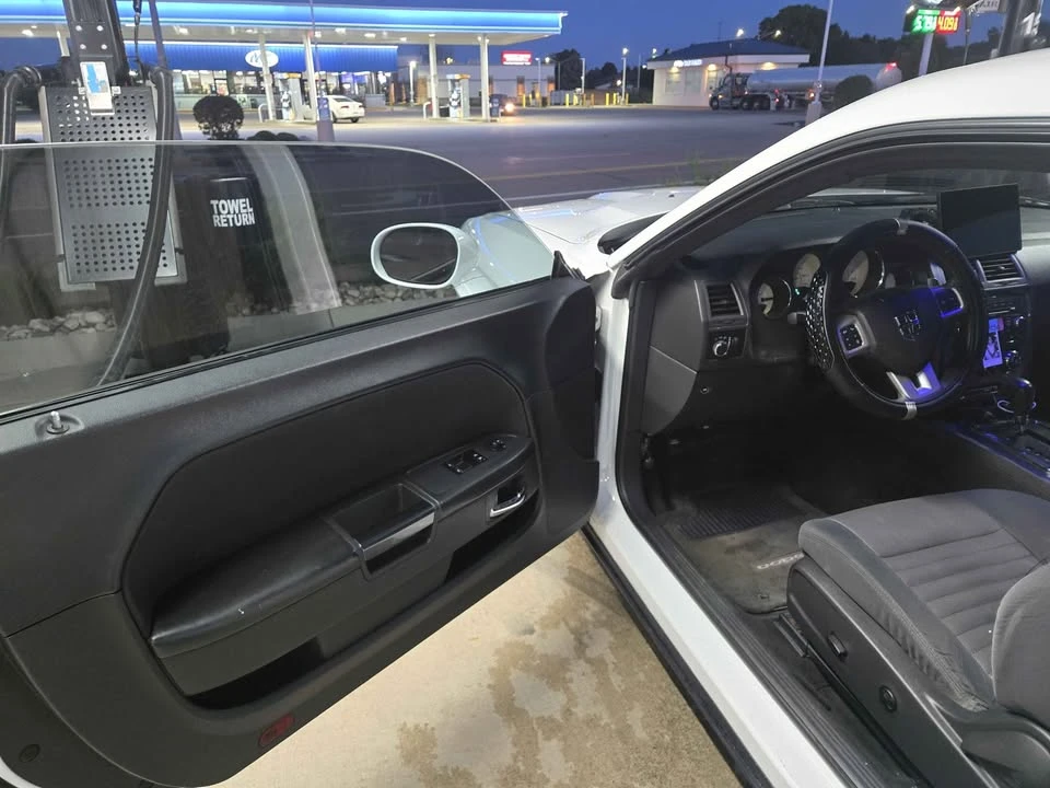 2013 Dodge Challenger 3rd Gen - Image 4 of 13