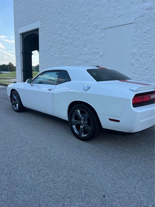 2013 Dodge Challenger 3rd Gen - Image 4 of 12
