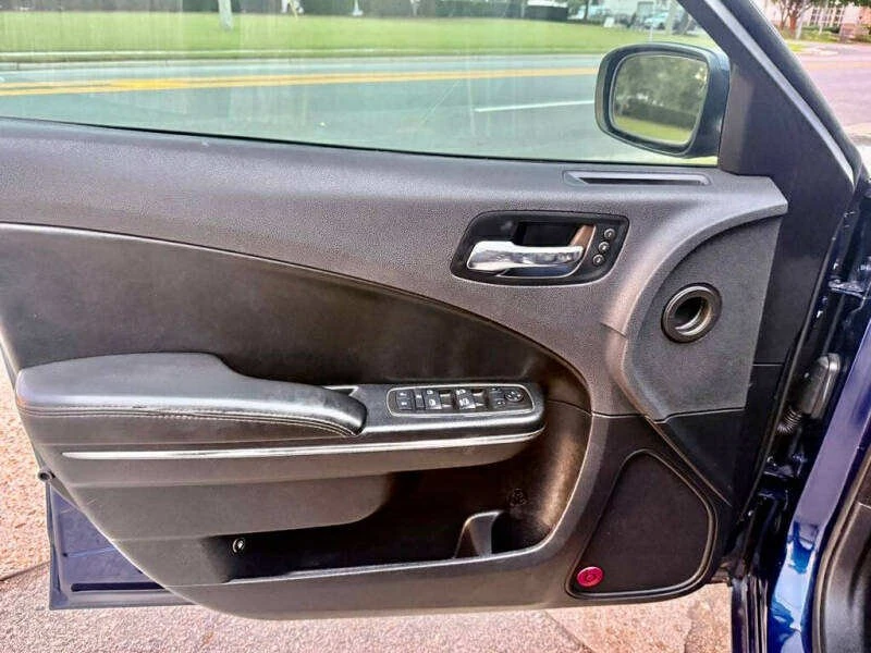 2013 Dodge Charger 7th Gen - Image 9 of 20