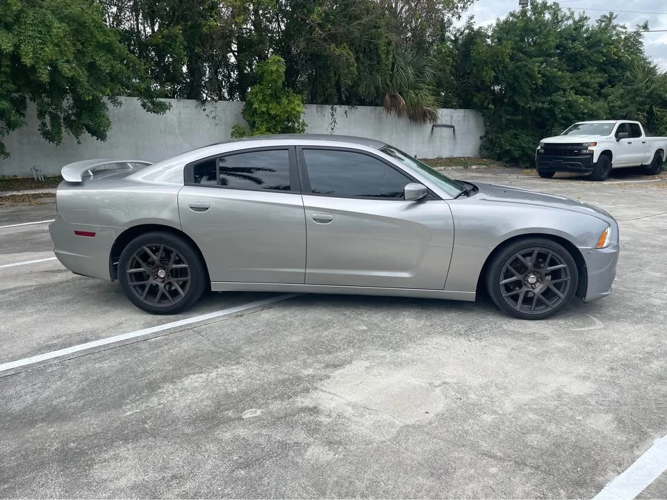 2013 Dodge Charger 7th Gen - Image 4 of 17