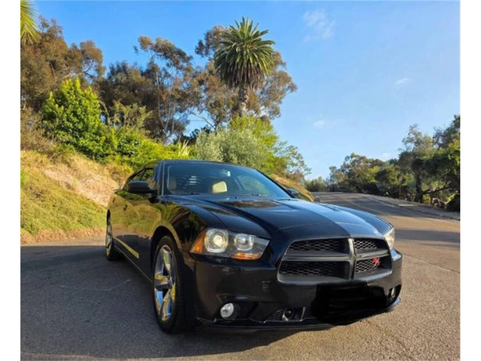 2013 Dodge Charger 7th Gen - Image 4 of 9