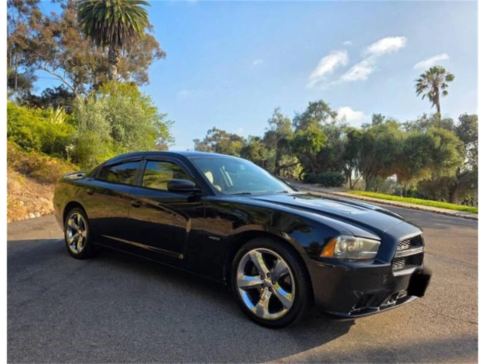 2013 Dodge Charger 7th Gen - Image 2 of 9