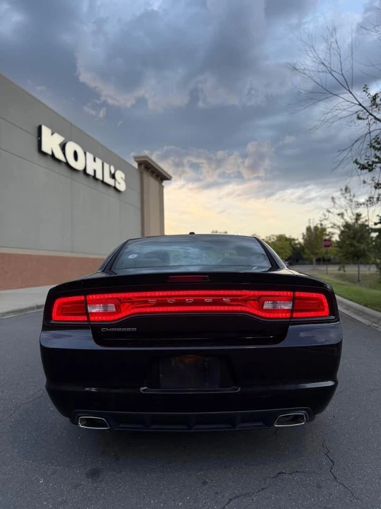 2013 Dodge Charger 7th Gen - Image 4 of 13