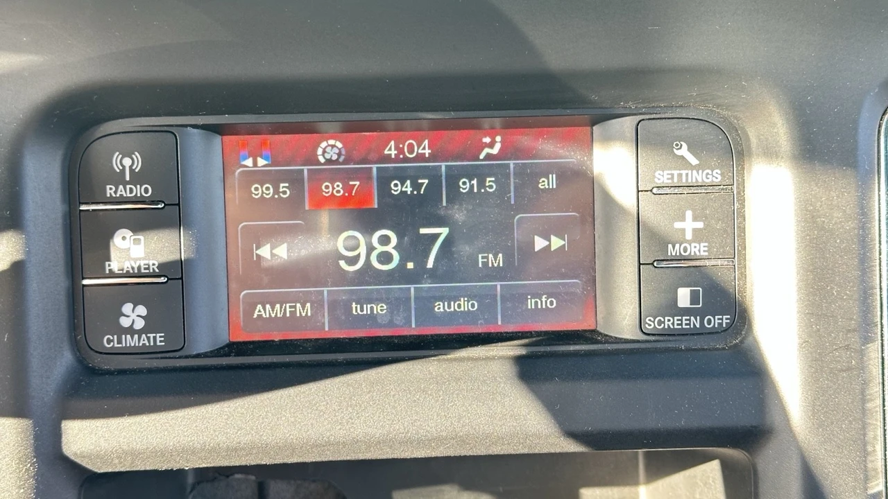 2013 Dodge Charger 7th Gen - Image 15 of 27