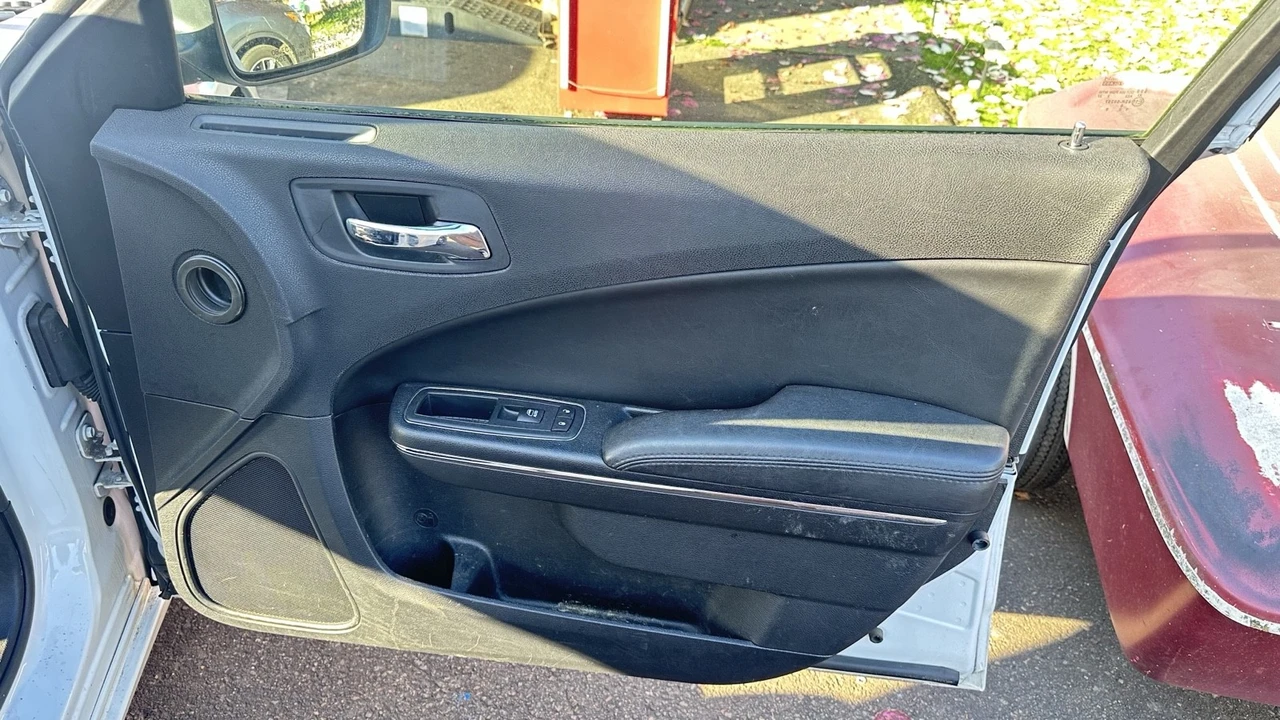 2013 Dodge Charger 7th Gen - Image 25 of 27