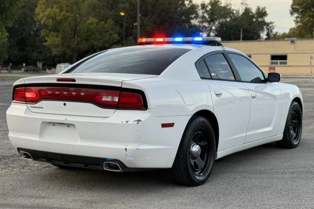 2013 Dodge Charger 6th Gen - Image 2 of 8