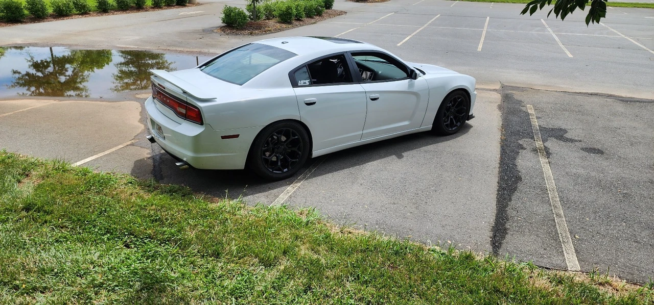 2013 Dodge Charger 7th Gen - Image 3 of 13