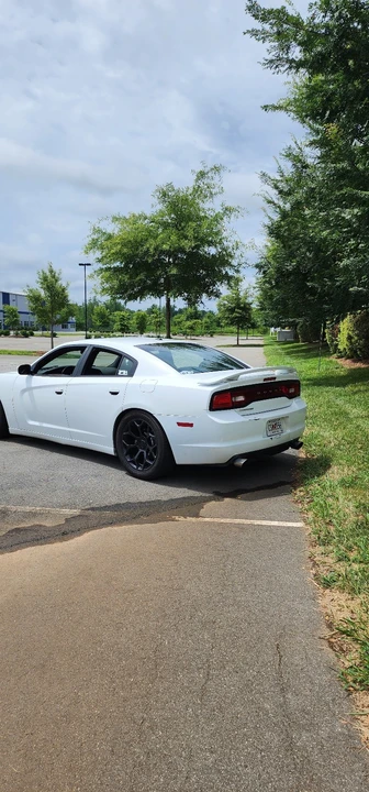2013 Dodge Charger 7th Gen - Image 4 of 13