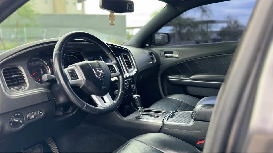2013 Dodge Charger 7th Gen - Image 9 of 13