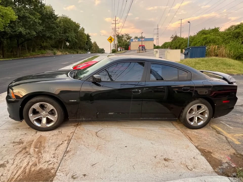 2013 Dodge Charger 7th Gen - Image 2 of 12