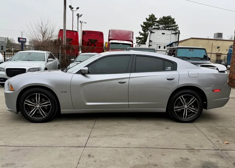 2013 Dodge Charger 7th Gen - Image 5 of 13