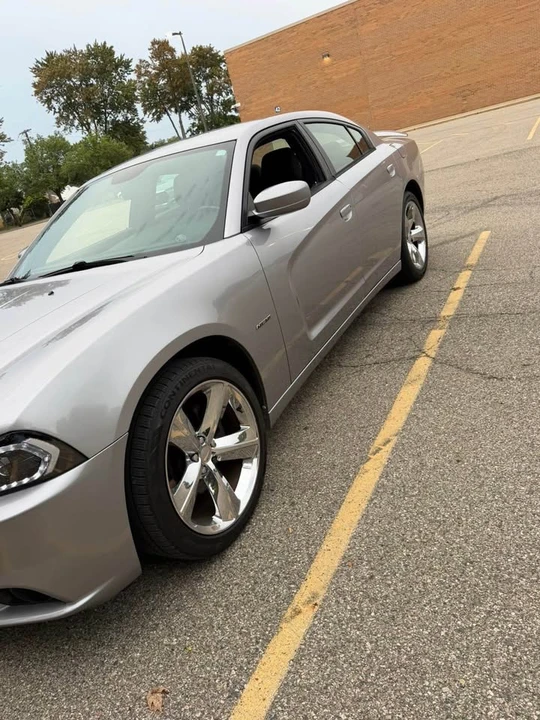 2013 Dodge Charger 7th Gen - Image 3 of 8