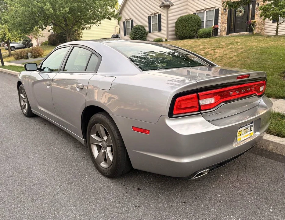 2013 Dodge Charger 7th Gen - Image 4 of 12