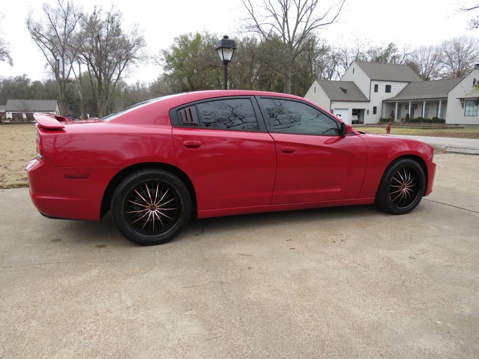 2013 Dodge Charger 7th Gen - Image 10 of 12