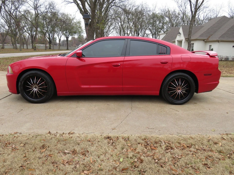2013 Dodge Charger 7th Gen - Image 4 of 12