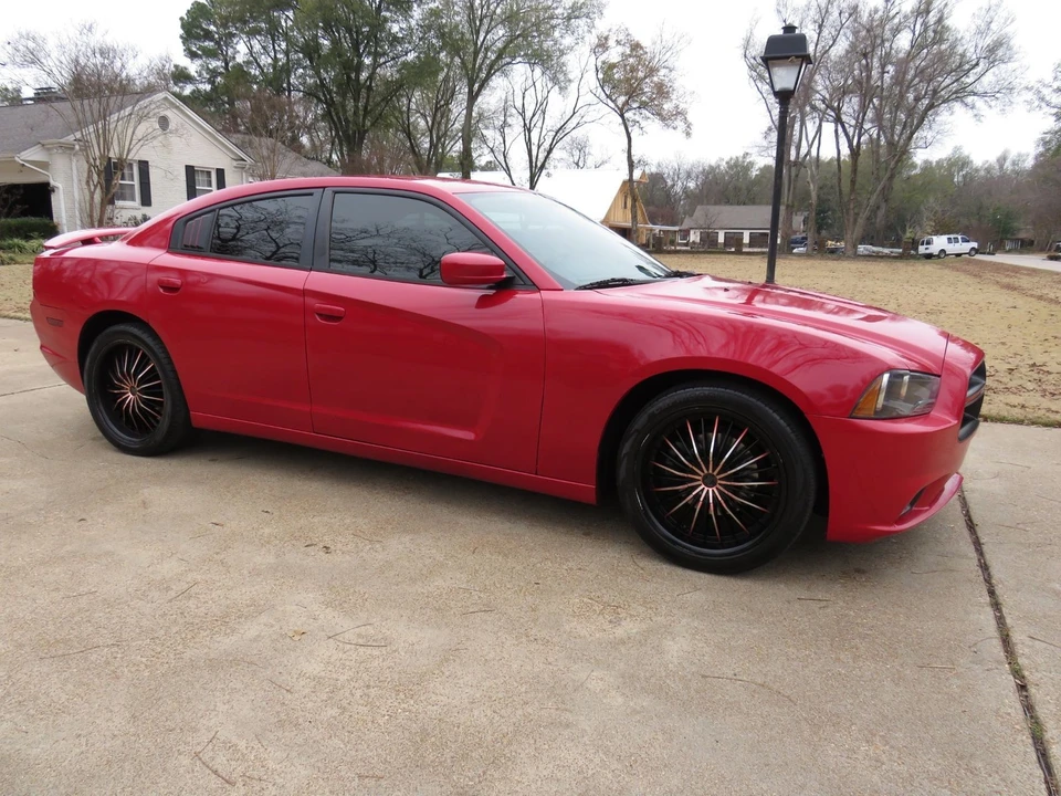 2013 Dodge Charger 7th Gen - Image 2 of 12