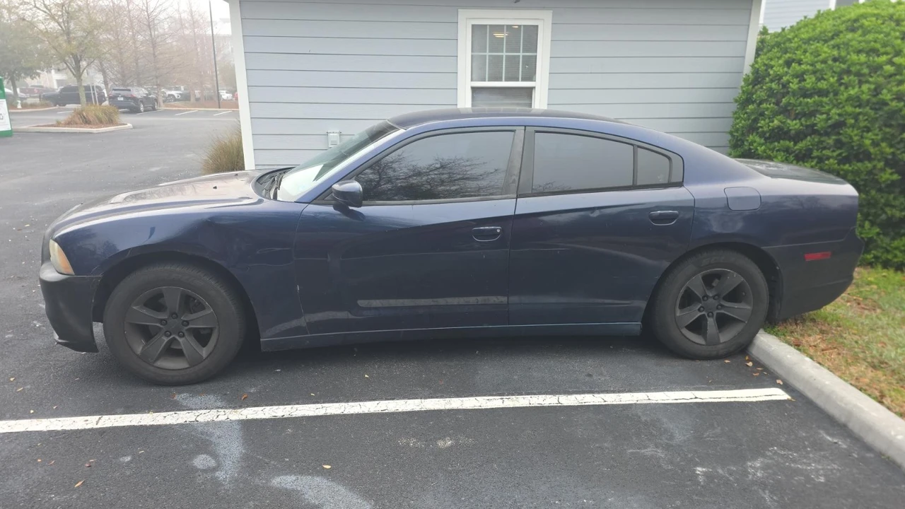 2013 Dodge Charger 7th Gen - Image 2 of 4