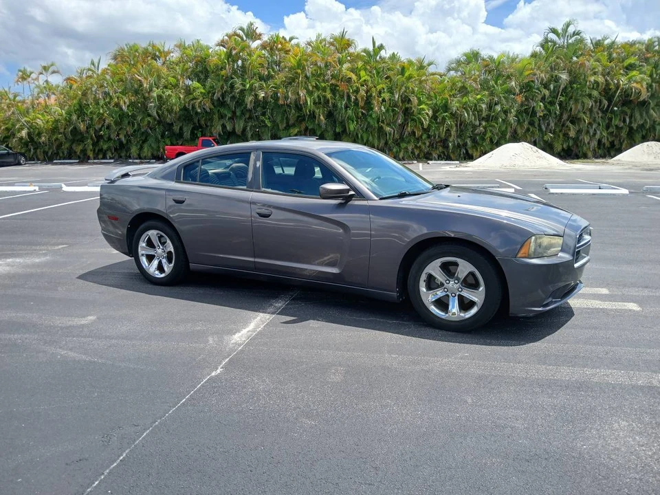 2013 Dodge Charger 7th Gen - Image 9 of 20