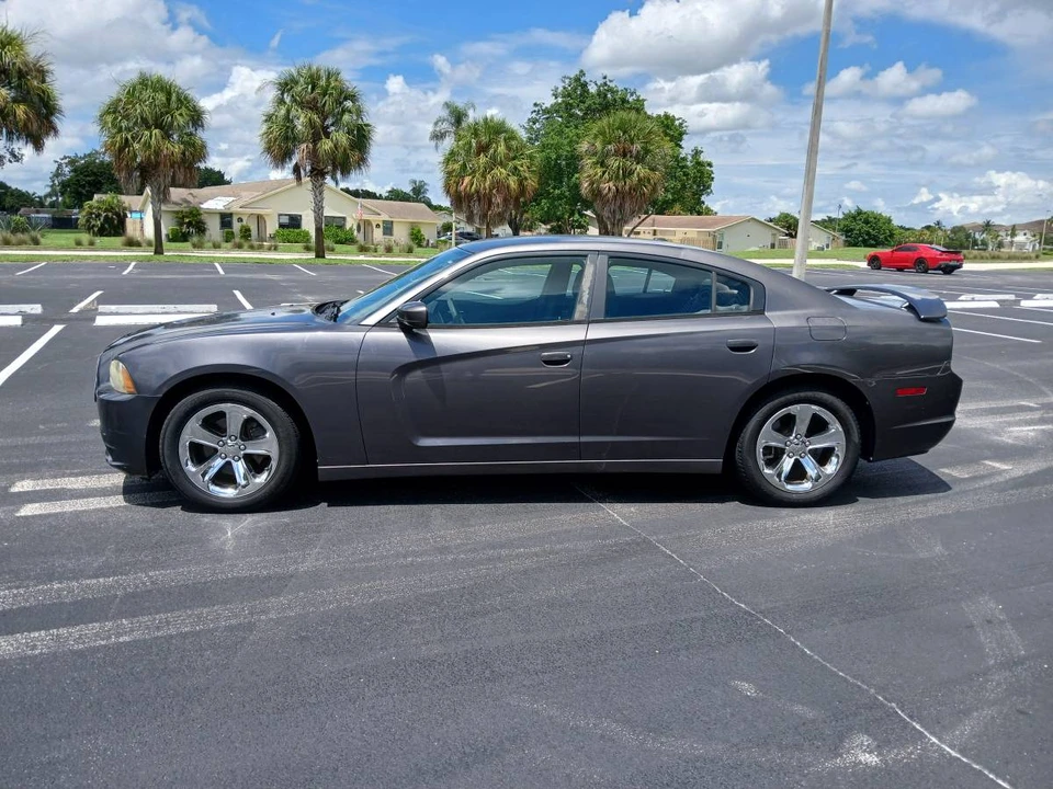 2013 Dodge Charger 7th Gen - Image 2 of 20