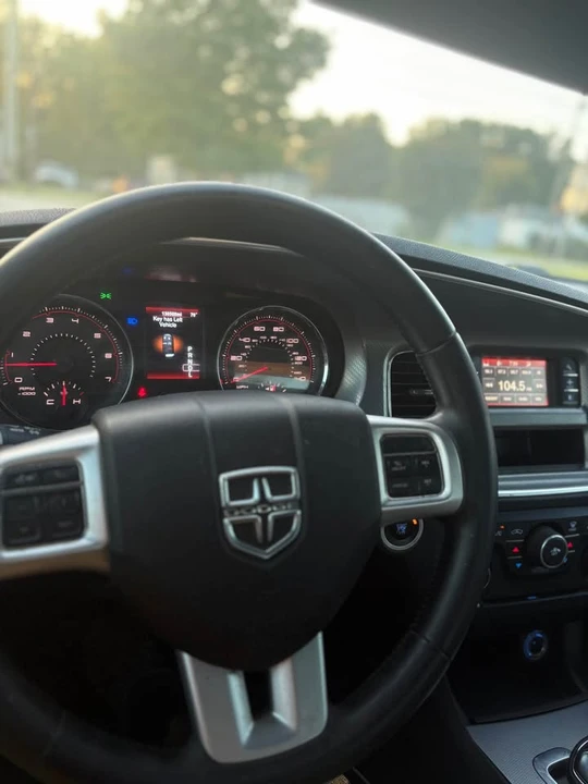 2013 Dodge Charger 7th Gen - Image 11 of 14