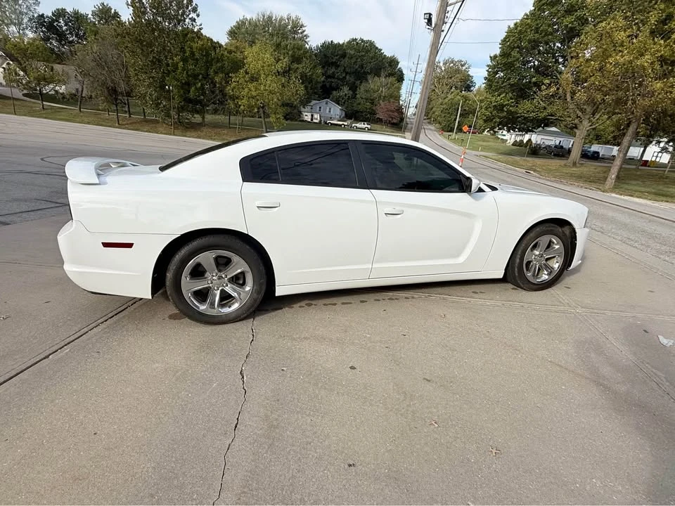 2013 Dodge Charger 7th Gen - Image 9 of 20