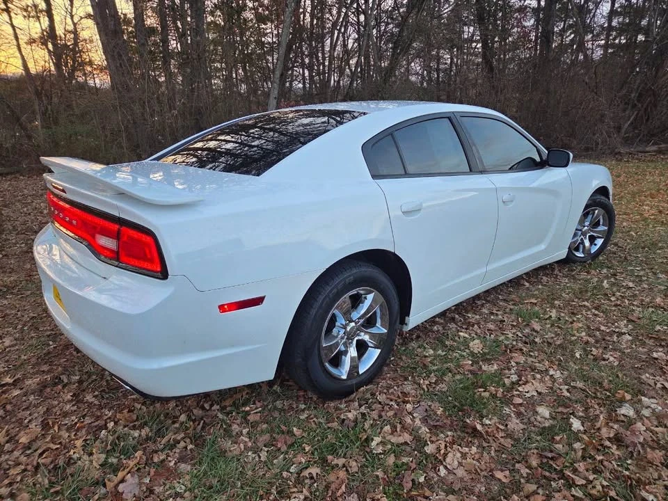 2013 Dodge Charger 7th Gen - Image 4 of 8
