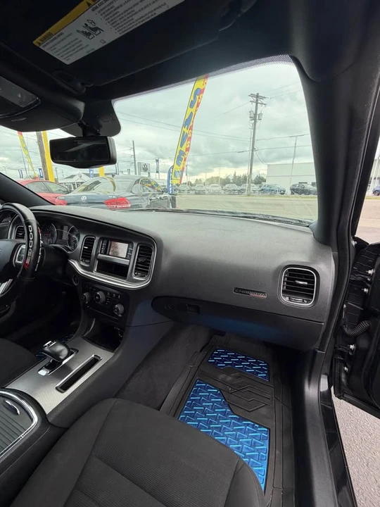 2013 Dodge Charger 7th Gen - Image 15 of 18