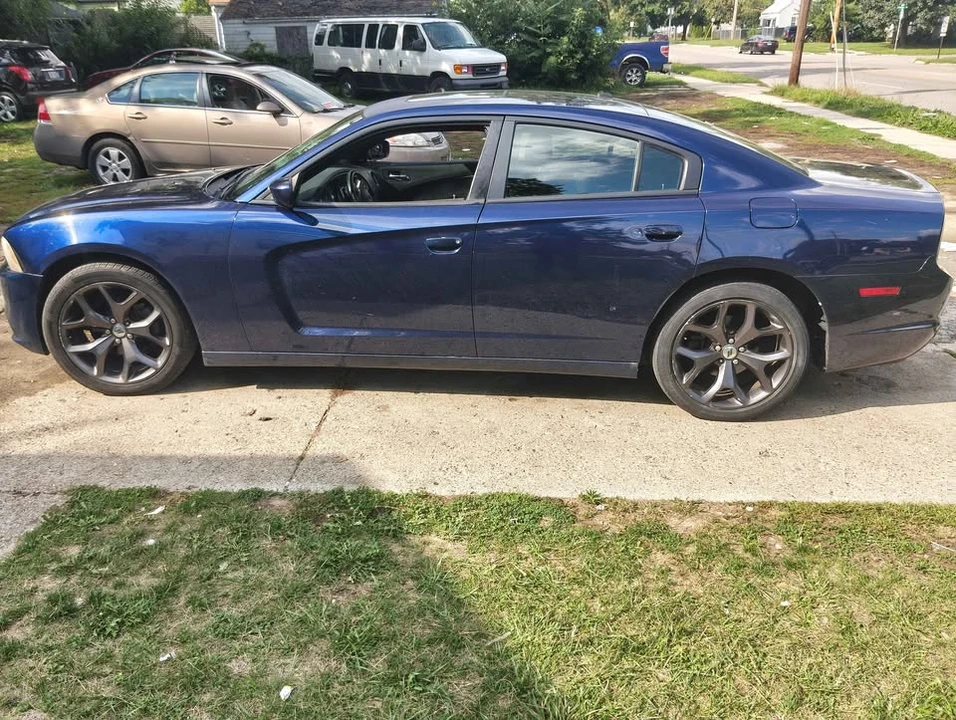 2013 Dodge Charger 7th Gen - Image 4 of 16