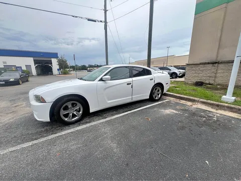 2013 Dodge Charger SE Sedan 4D