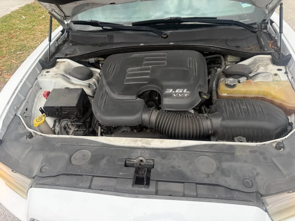 2013 Dodge Charger 7th Gen - Image 9 of 11