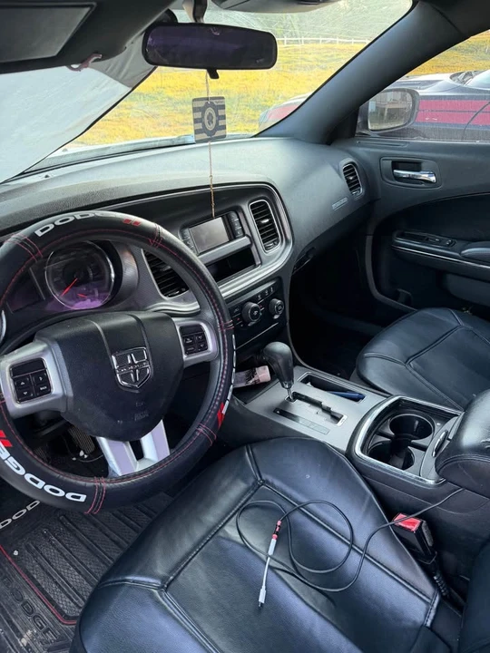 2013 Dodge Charger 7th Gen - Image 4 of 8