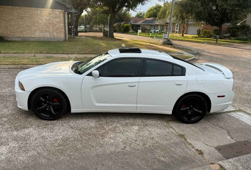 2013 Dodge Charger 7th Gen - Image 3 of 18