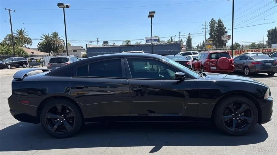 2013 Dodge Charger 7th Gen - Image 9 of 17