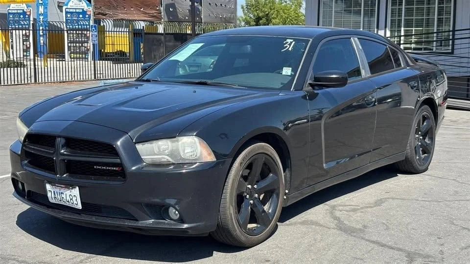 2013 Dodge Charger 7th Gen - Image 3 of 17