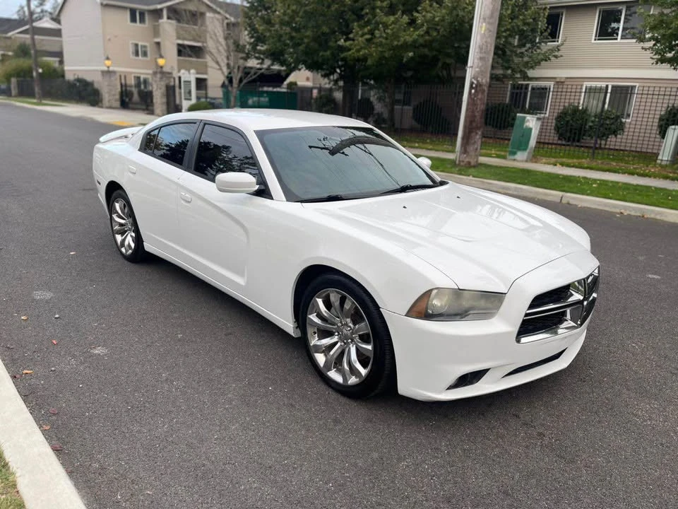 2013 Dodge Charger 7th Gen - Image 3 of 12