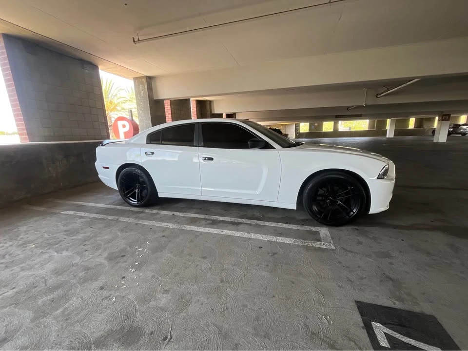 2013 Dodge Charger 7th Gen - Image 13 of 16