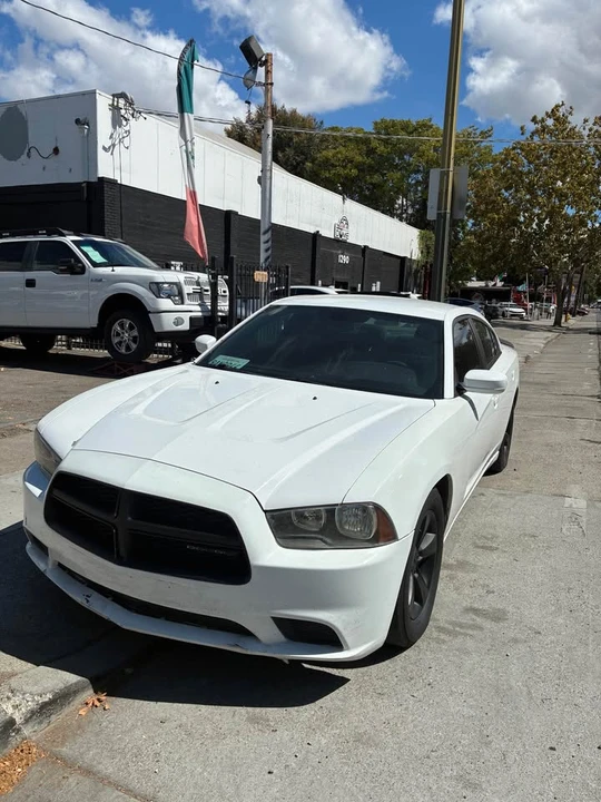 2013 Dodge Charger 7th Gen - Image 2 of 13