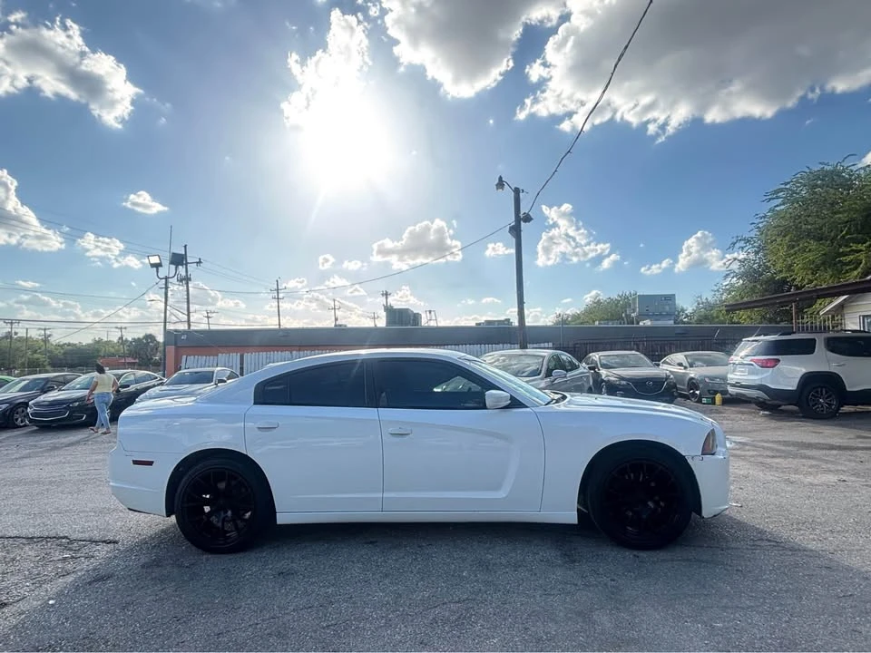 2013 Dodge Charger 7th Gen - Image 4 of 9