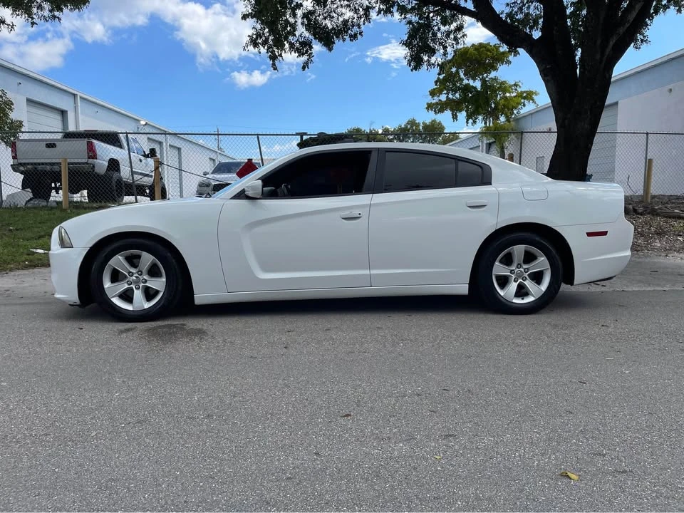 2013 Dodge Charger 7th Gen - Image 4 of 13