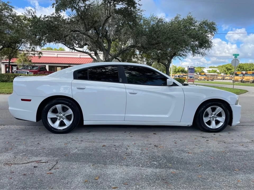 2013 Dodge Charger 7th Gen - Image 3 of 13