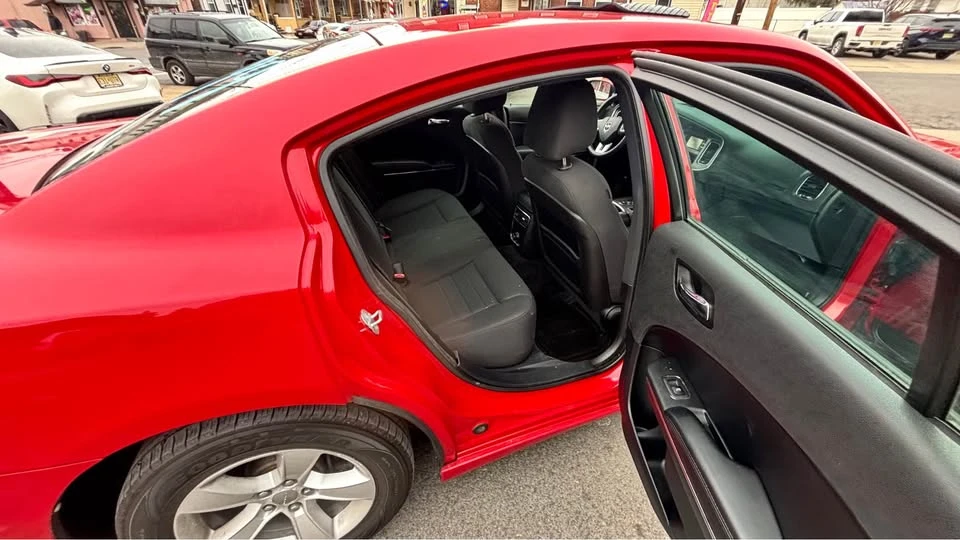 2013 Dodge Charger 7th Gen - Image 15 of 18