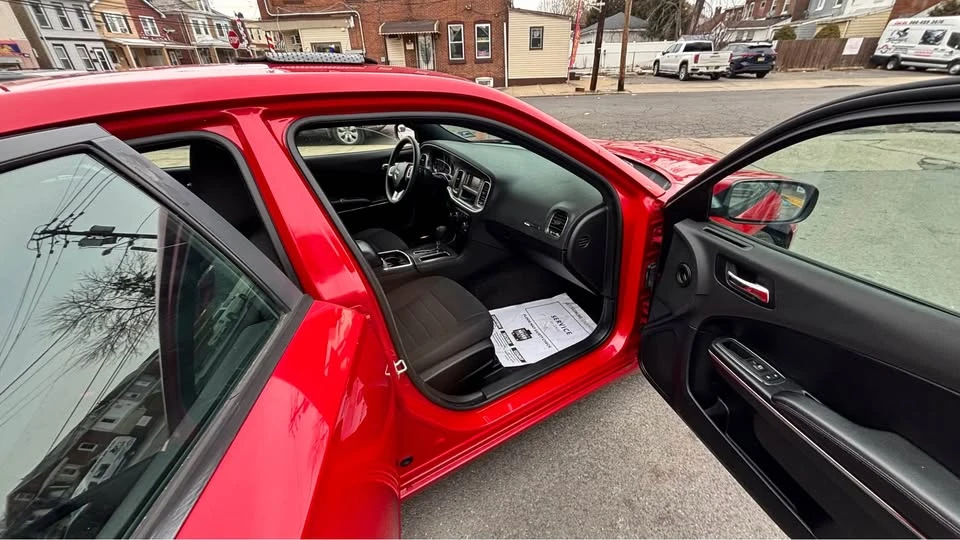 2013 Dodge Charger 7th Gen - Image 14 of 18