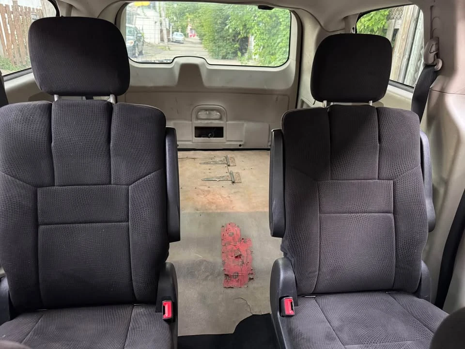 2013 Dodge Caravan - Image 10 of 14