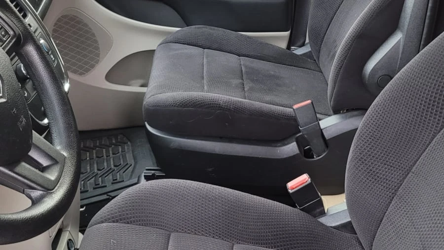 2013 Dodge Caravan - Image 2 of 5
